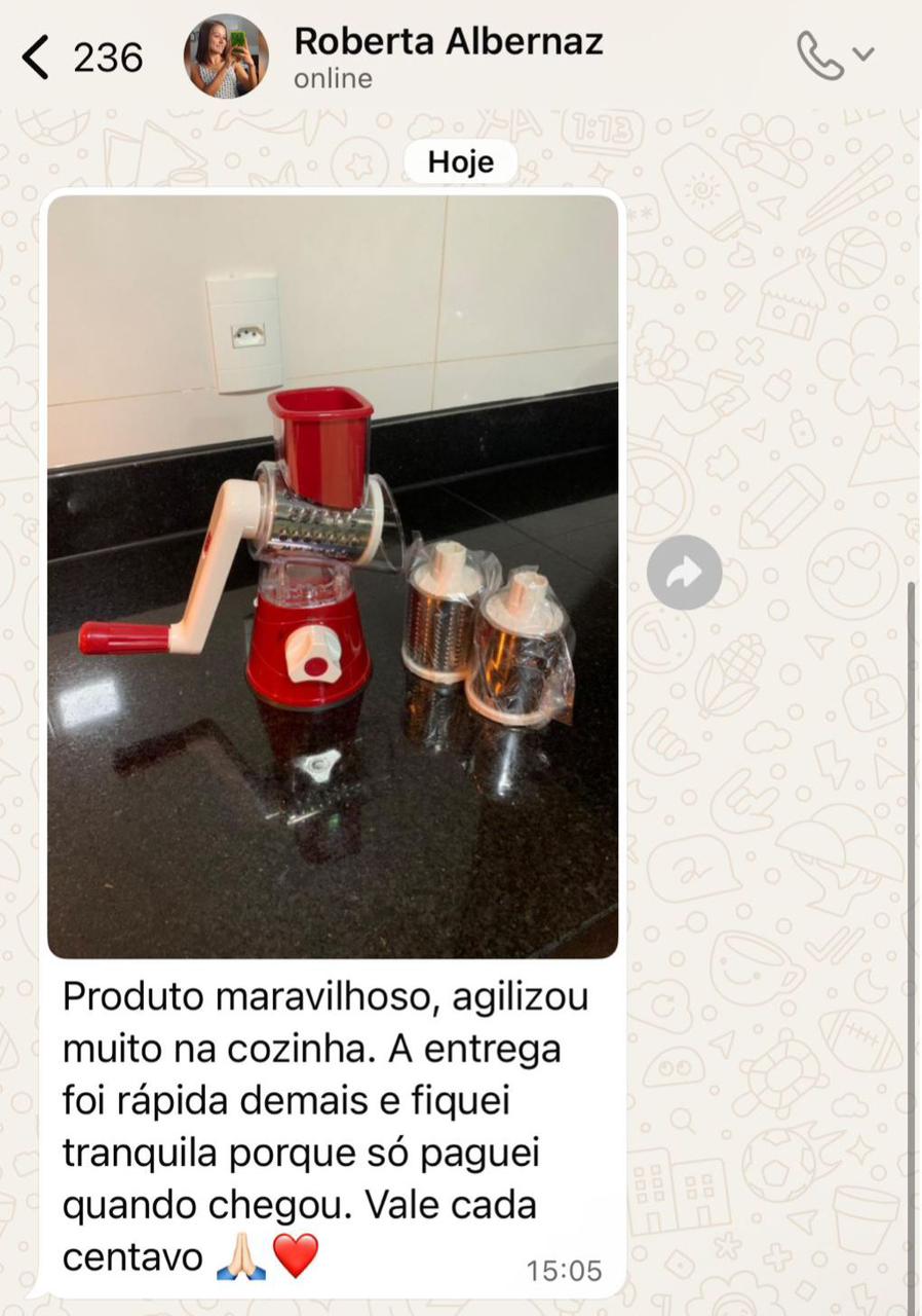 Cliente usando o Ralador 3 em 1